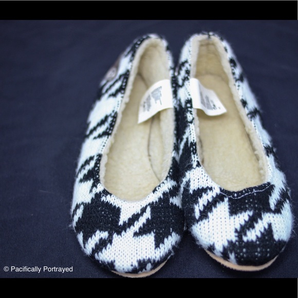 Black and white houndstooth flats size 6 - Picture 2 of 8
